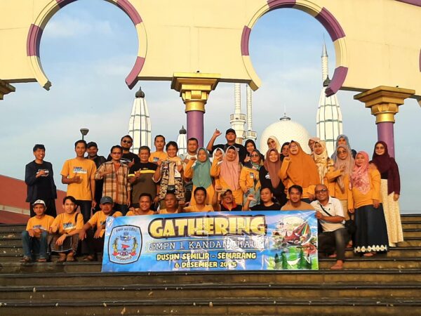 Gathering SMPN 1 Kandanghaur: Mempererat Kebersamaan dan Meningkatkan Soliditas